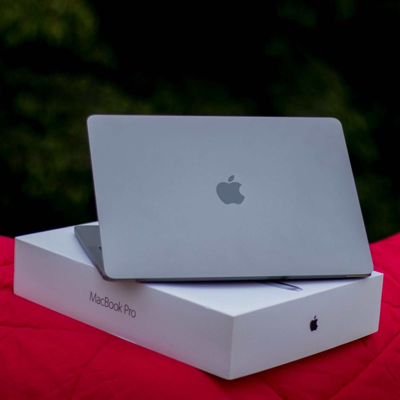 Apple Devices — MacBooks & iMacs